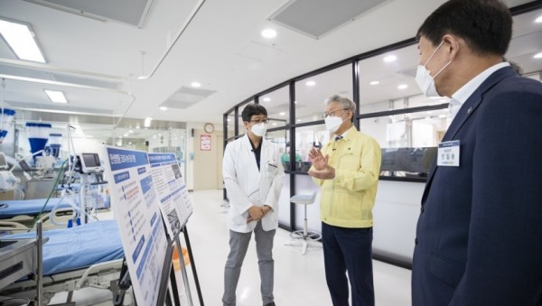 2.이재명지사+7월+경기도의료원+방문+당시.jpg