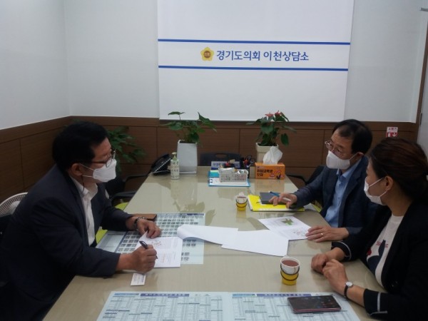200916 허원의원,이천관고시장 활성화 방안 논의사진.jpg