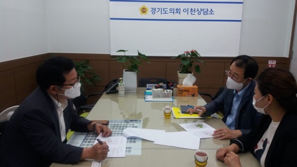 200916 허원의원,이천관고시장 활성화 방안 논의사진.jpg