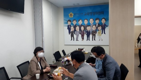 200918 박옥분 의원, 광교호수중학교 부실공사 우려에 대한 학교시설 점검 실시.jpg