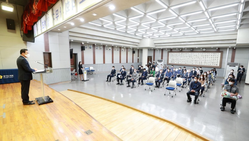 201005 장현국 의장, 10월 월례조회서 의회사무처 직원 코로나19 모범대처 격려 (2).jpg