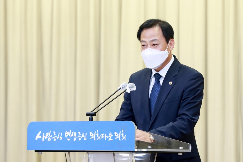 201005 장현국 의장, 10월 월례조회서 의회사무처 직원 코로나19 모범대처 격려 (3).jpg