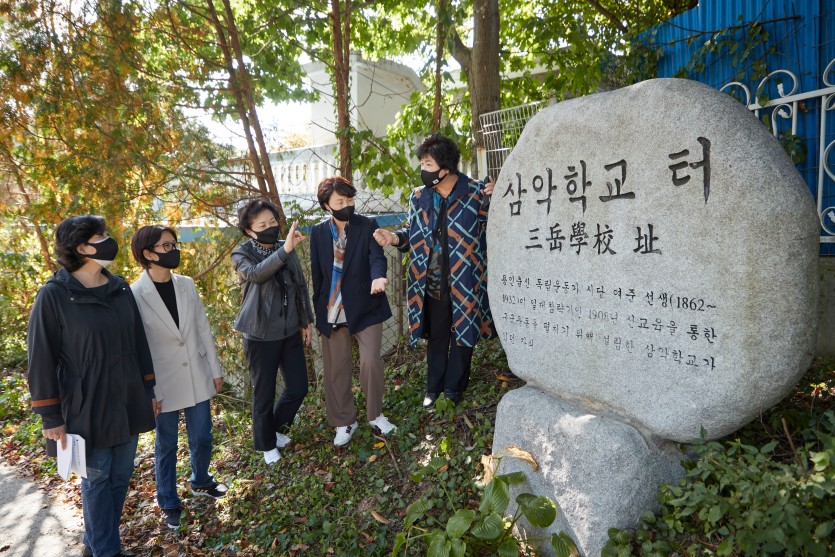 20201008 용인독립운동탐험대2 현장답사(삼악학교 터 표지석).jpg