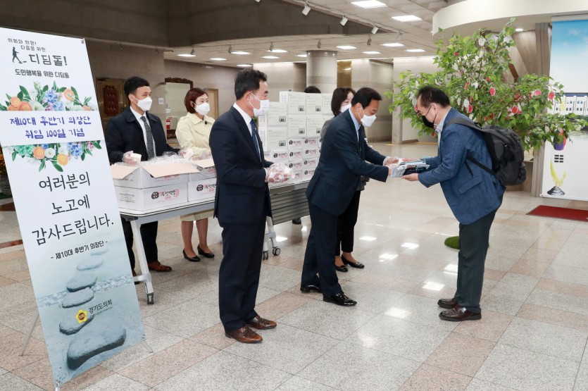 201016 제10대 후반기 의장단 취임 100일 기념행사 (5).jpg