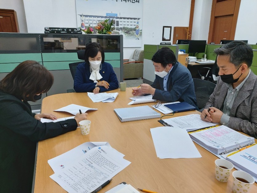 201029 정윤경 의원, 효율적 예산편성으로 힘든시기 극복해야.jpg