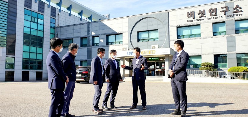 201029 진용복 부의장, 버섯산업 재도약 및 친환경 생태농업 실현 앞장서야 (1).jpg