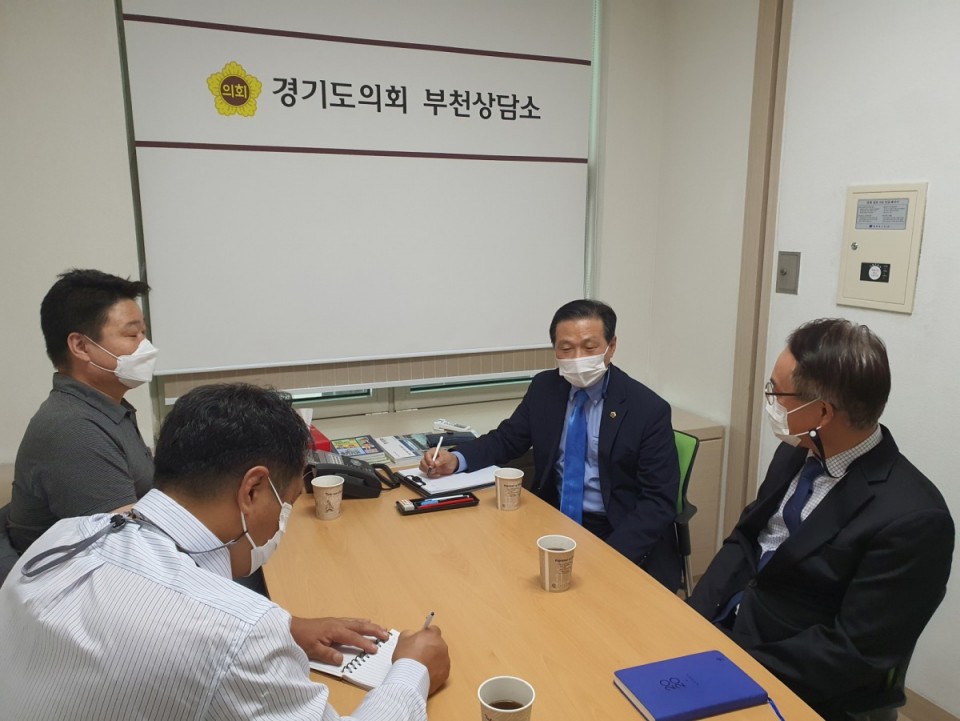 201021 김명원 의원, 범안동 행정복지센터 앞 주차장 증설관련 정담회 실시 (1).jpeg