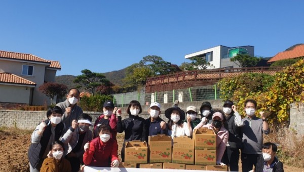 신봉동 고구마 수익금 기탁.jpg