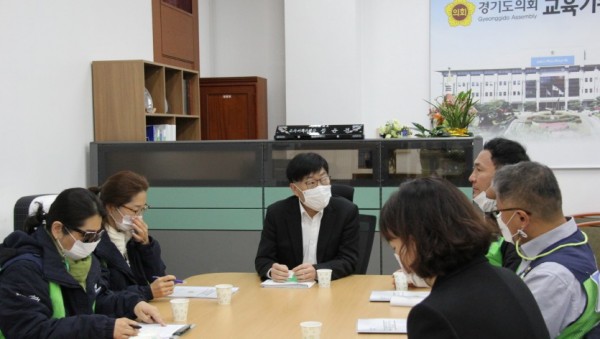 201027 김종찬 의원, 학교 내 우편물 관리 조례 제정 관련 교육공무직 관계자 면담.jpg