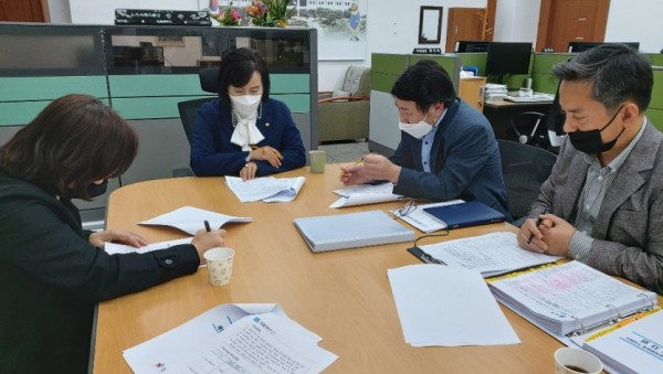 201029 정윤경 의원, 효율적 예산편성으로 힘든시기 극복해야.jpg