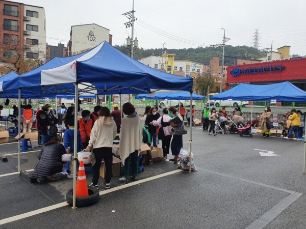 [사진]영덕2동 바자회2.jpg