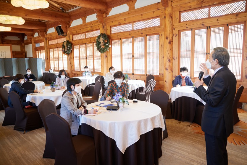 20201105 용인시의회 경제환경위원회, 2020년도 제2차 정례회 대비 교육 실시(2).jpg