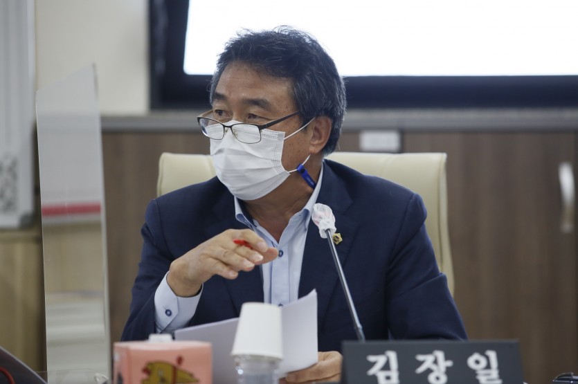 201110 김장일 의원, 경기대진테크노파크 행감에서 노후 슬레이트 건물 철거사업 조속완료 촉구.JPG