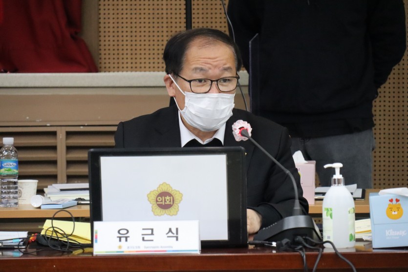 201112 유근식 의원, 지역교육지원청 위센터 좀 더 적극적인 역할 수행해야.jpg