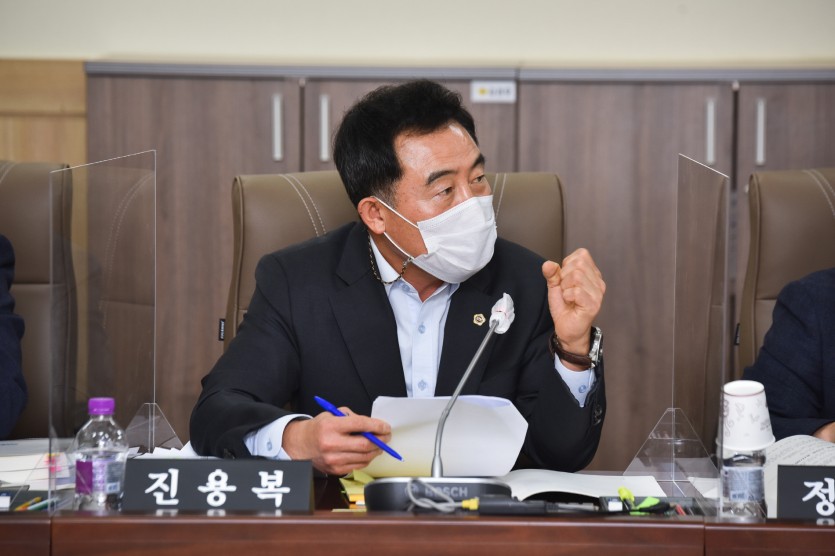 201112 진용복 부의장, 양돈농가 재입식을 위한 특별 지원방안 마련 촉구.jpg