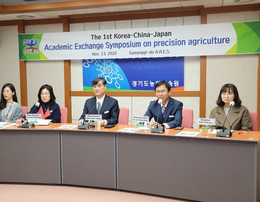 심포지엄+현장사진.jpg