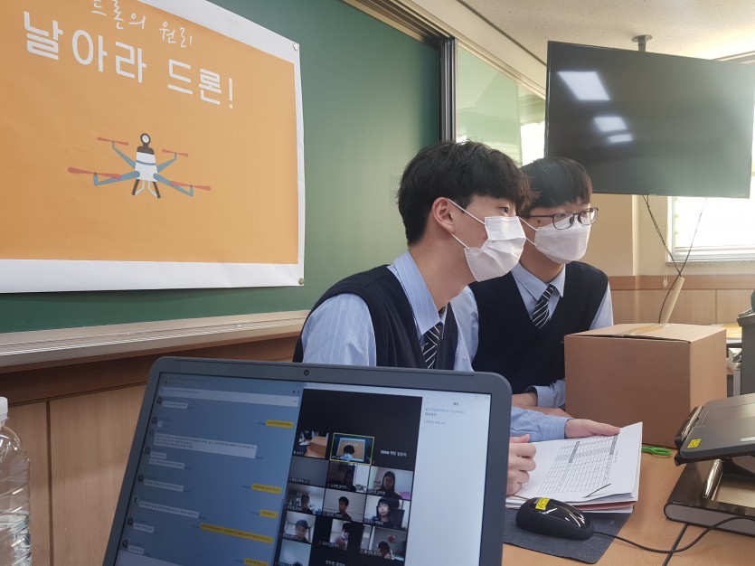 어울림마당_실시간_드론_운영학생.jpg
