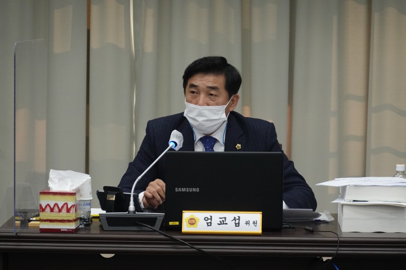 (행감_건설) 엄교섭-위원회 운영 개선안 촉구_사진.jpg