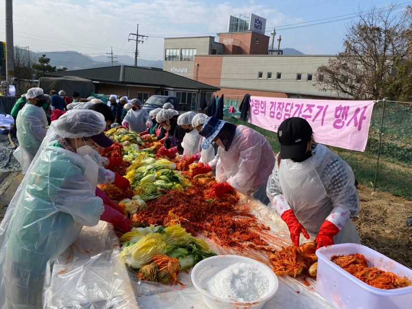 201117_용인시 곳곳에서 어려운 이웃 위한 김장행사 열려_사진(3).jpg