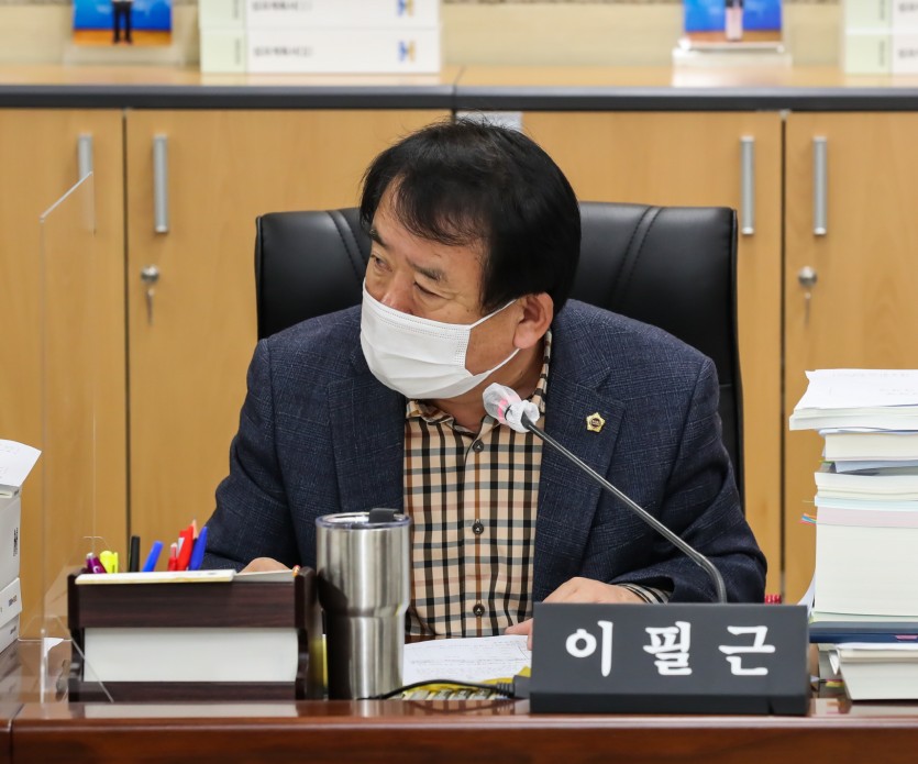 201125 기획재정위, 도정발전 연구용영비 증액이유 지적 및 개선방안 요구_이필근 의원.jpg