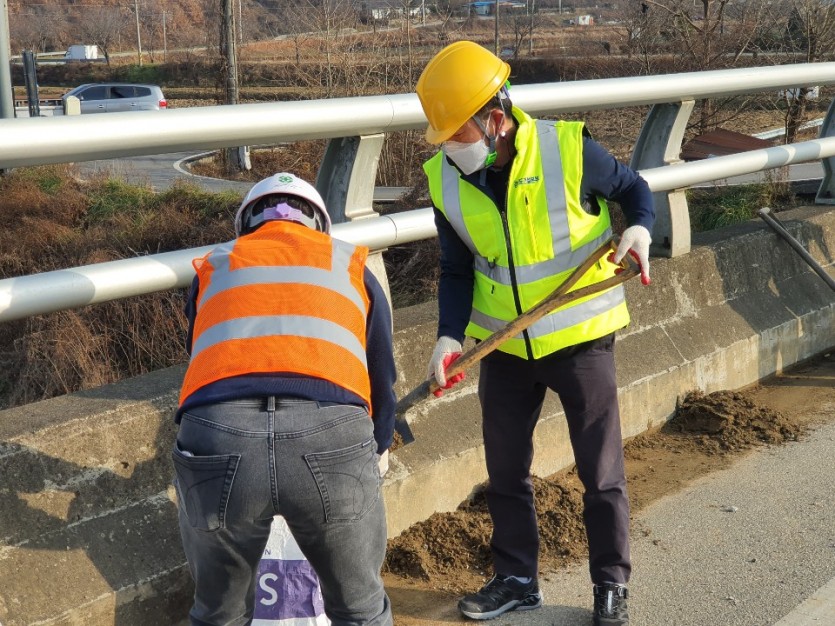 봉산1교 청소2.jpg