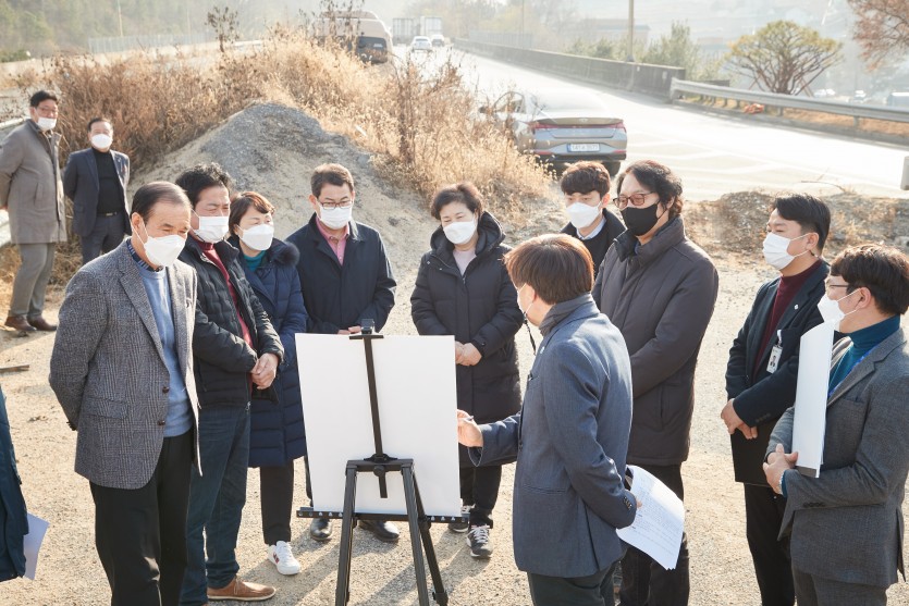 20201126 행정사무감사 현지확인-도시건설위원회(4)-국지도57호(용인~포곡) 단절구간.jpg