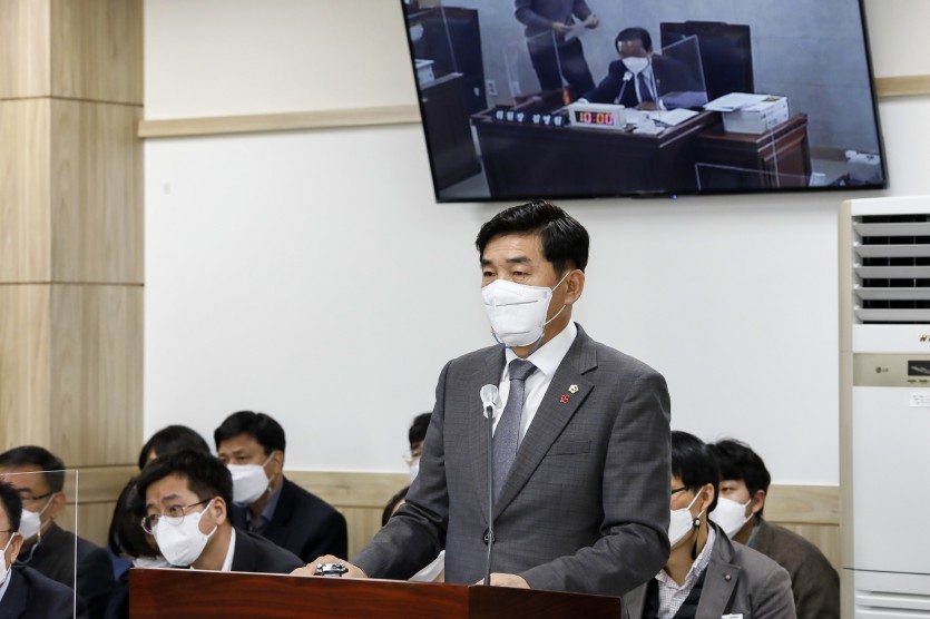 201124 엄교섭 의원, 경기도 모범운전자연합회 활동 지원 조례안 상임위 통과.jpg