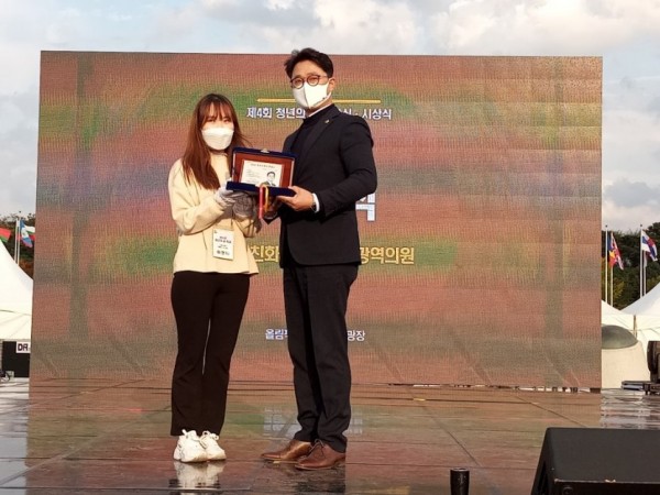 201102 추민규의원,2020 청년친화헌정대상 정책분야 대상사진.jpg