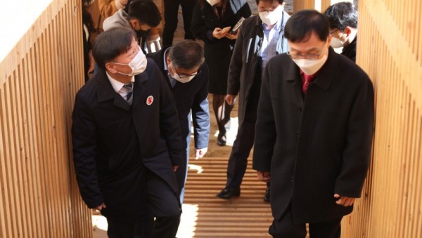 201104 남종섭 의원, 공세초등학교 행복나무정원 개장식 참석.jpg