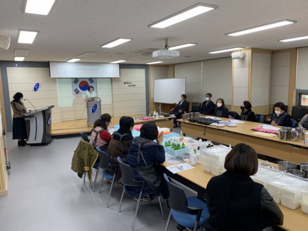 201110_생활개선연합회 손세정제 만들기 행사사진(1).JPG