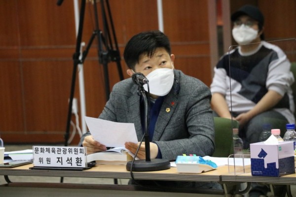201110 지석환 의원, 경기아트센터 장애인 배려 보강 촉구.jpg