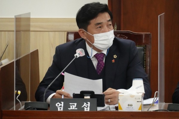 201111 엄교섭 의원, 물류단지 인근 건설교통인프라 구축 연구용역 추진 제안.jpg