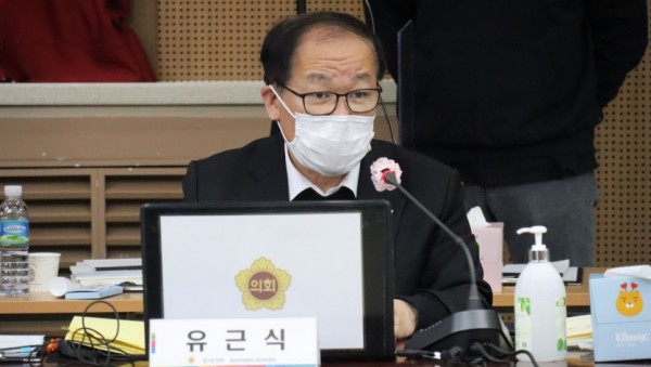 201112 유근식 의원, 지역교육지원청 위센터 좀 더 적극적인 역할 수행해야.jpg