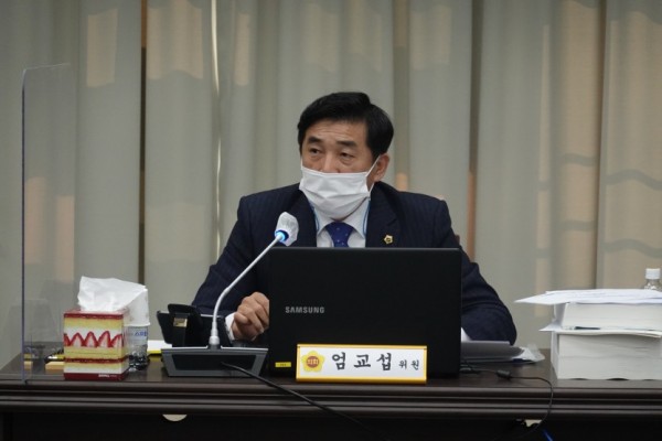 (행감_건설) 엄교섭-위원회 운영 개선안 촉구_사진.jpg