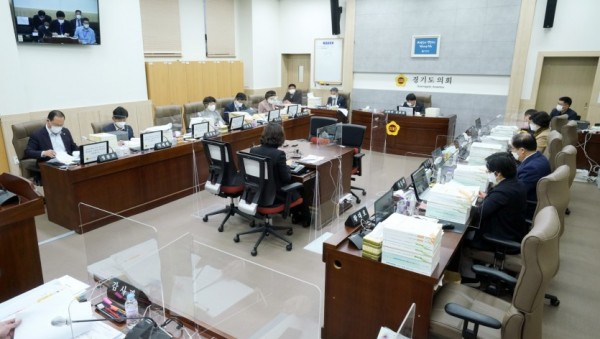 201125 교육행정위원회, 21년도 경기교육 예산 심의 돌입 (1).JPG