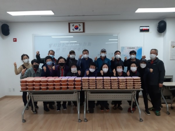201125_처인구 양지면 어려운 이웃에 써달라며 밑반찬 160개 기탁_사진.jpeg