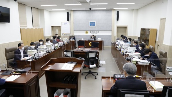 201127 교육행정위원회, 내년도 경기교육 예산안 수정의결 (2).JPG