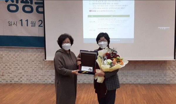 201130 박옥분 의원, 경기여성네트워크 출범 10주년 ‘감사패’ 수상 (1).JPG
