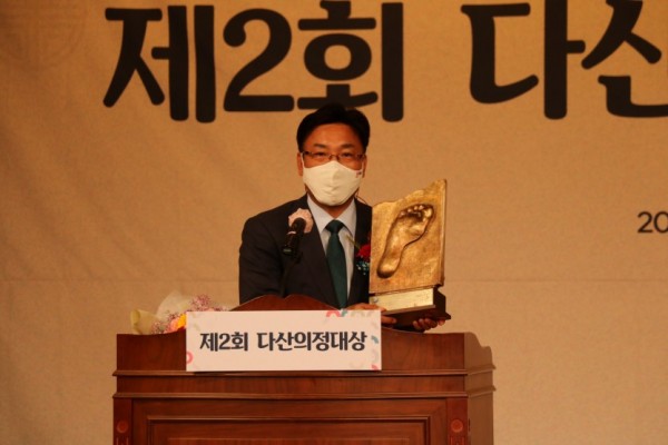 201119 최만식 문화체육관광위원장, 다산의정대상 수상.jpg
