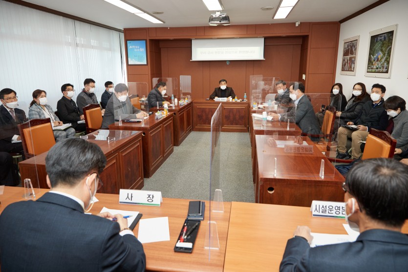 20201201 행정사무감사 현지확인-자치행정위원회(4)-용인도시공사.jpg