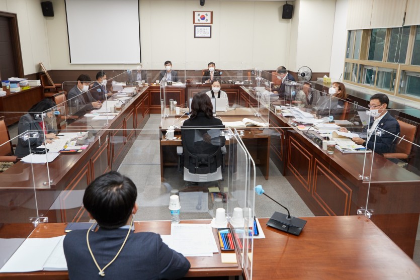 20201202 제249회 제2차 정례회-행감 7일차(1)-자치행정위원회.jpg