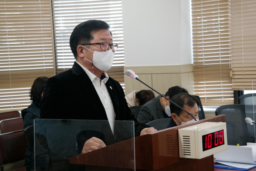 201215 허원 의원, 노인복지 전담 중앙행정기구 신설 촉구 건의안 상임위 통과.jpg
