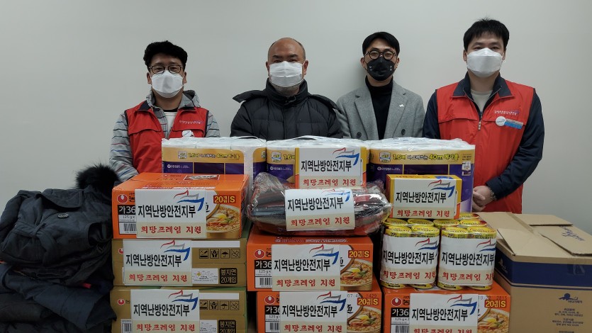 좌측첫번째 지역난방안전지부 김경민사무국장, 좌측두번째 희망프레임간사 이상훈, 우측두번째 정의당 용인시위원회 수석부위원장 김승현, 오른쪽첫번째 지역난방안전지부 지회장 김승호.jpg