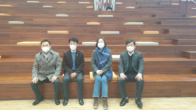 201222 문경희 부의장, 국내 최초 뉴미디어 음악도서관 ‘이석영뉴미디어도서관’ 참관 (1).jpg