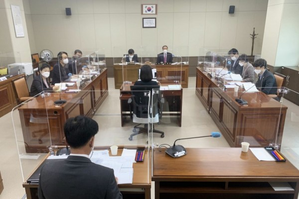 20201127 제249회 제2차 정례회-행감 2일차(3)-도시건설위원회.jpg