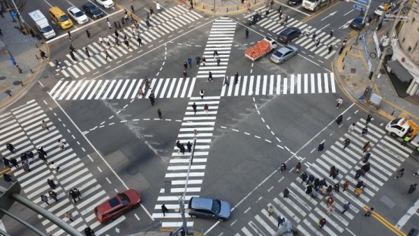 201208_수지구, 로얄스포츠센터사거리 대각선횡단보도 설치_사진(1).JPG