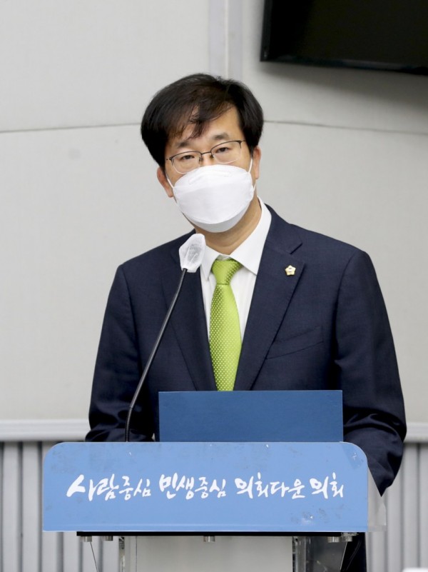 201209 김현삼 의원, 고려인 동포 지역적응과 정착 방안을 위한 토론회 참석 (1).JPG