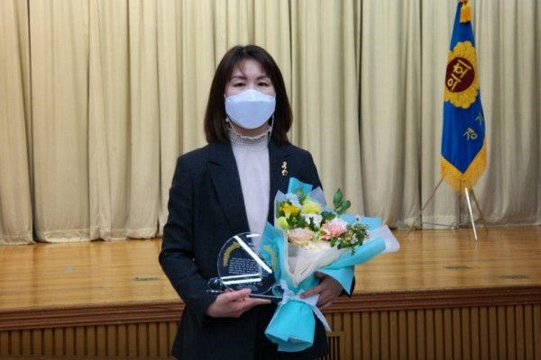 201215 김영해 의원, 제9회 홍재의정대상 수상.jpg