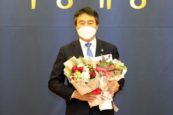 201217 김장일 의원, 제9회 우수의정대상 수상.jpg
