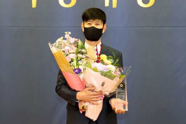 201217 양운석 의원, 전국 시·도의회의장협의회 주최 ‘우수의정대상’ 수상 (1).JPG